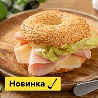 Бейгл с ветчиной и сыром в Пока горячее