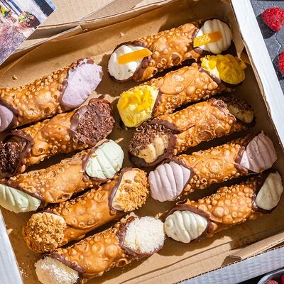 Набор пирожных Grandi в O’Cannoli по цене 2790 ₽