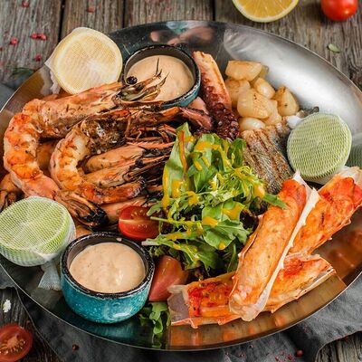 Плато из морепродуктов на гриле в Пряности & Радости на Васильевском по цене 7500