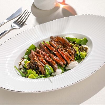 Стейк-салат с говядиной, авокадо и кремом из горгонзолы в Cristal по цене 1600 ₽