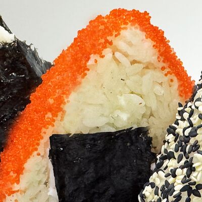 Онигири с крабом в Rollstreet по цене 320 ₽