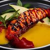 Стейк лосося в мандариновой глазури с печёными овощамив Lure Oysterbar по цене 1290
