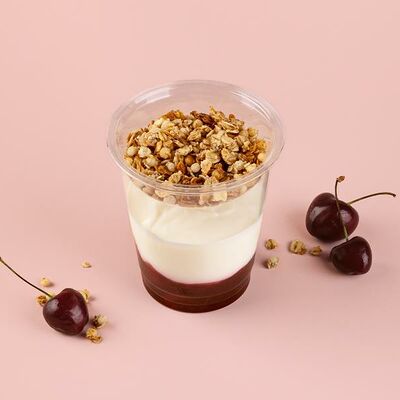 Йогурт с гранолой и вишней в ЛюдиЛюбят по цене 199 ₽