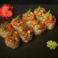 Темпурный с тартаром из лосося в Суши Тайм