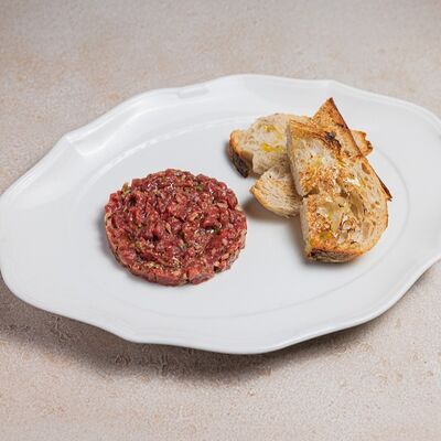 Тартар из говяжьей вырезки в Bocconcino по цене 1430 ₽