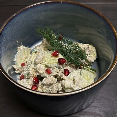 Салат с курицей и огурцом в Хинкальный дом по цене 520 ₽