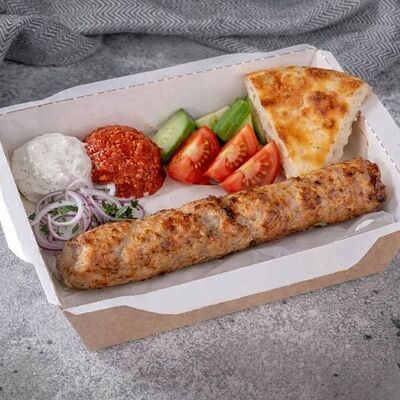 Люля курица на тарелке в КОМБИНАТ шаурма и стритфуд по цене 372 ₽