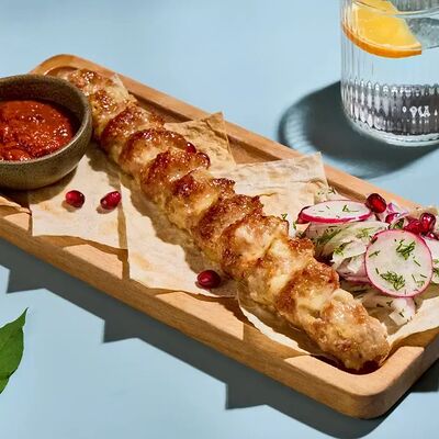 Сырный кебаб из красного мяса курицы и сыра сулугуни в Lamadjo по цене 690 ₽