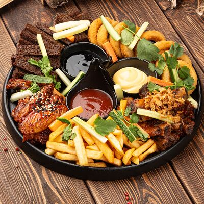 Большое плато закусокв Паб 357 по цене 2100 ₽