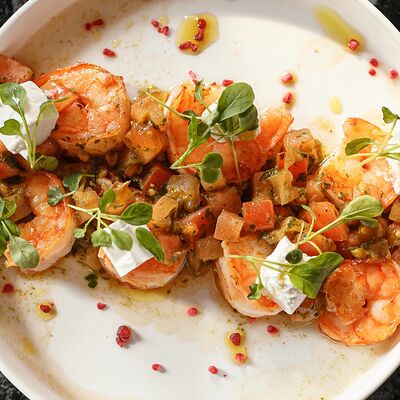 Креветки с мятной сальсой и фетой в Молодость по цене 620 ₽