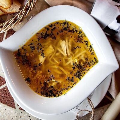 Куриный суп с лапшой в Арома по цене 470 ₽