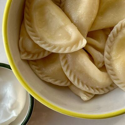 Самолепные вареники с картофелем, с луком и грибамив Бабуля по цене 550 ₽