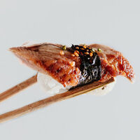 Суши с копчёным угрем в Рыба Мечты