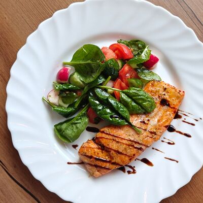 Филе форели с миксом овощей в Про Тесто по цене 890 ₽