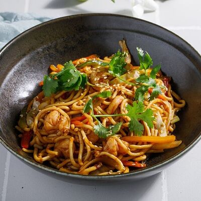 Лапша Чао Мин с курицей ланч в Кукумбер по цене 325