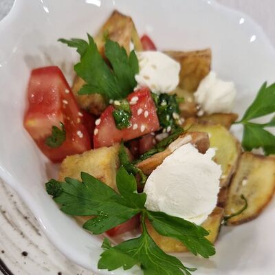 Салат с хрустящим баклажаном в Puri по цене 450 ₽