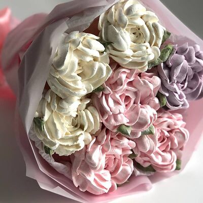 Букет зефирных пионов в Fujibox по цене 2400 ₽