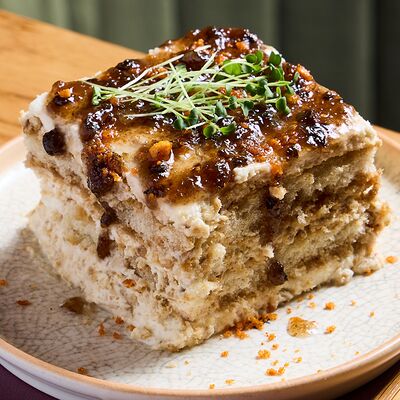 Ореховый тирамису с фейхоа в NANA Pirveli по цене 635 ₽