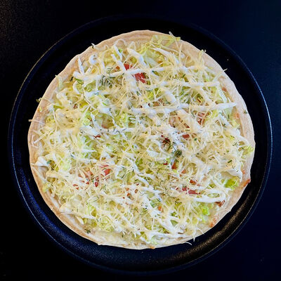 Пицца Цезарь(30см) в Съедим всё по цене 900 ₽