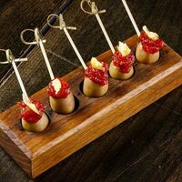 Оливки, фаршированные томатным мармеладом в Па-Паэлья