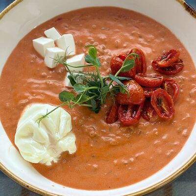 Зерновая каша в томатном соусе с яйцом пашот и томатами в 801 по цене 580 ₽