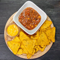 Начос с чили кон-карне в Fish Fabrique Vieux