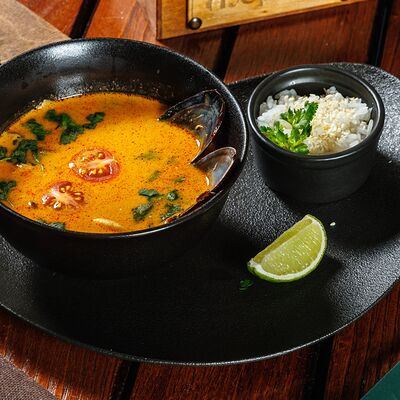 Том ям с морепродуктами в Моравия по цене 785 ₽