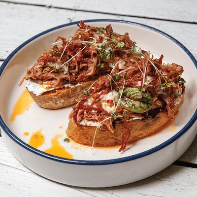 Брускетта с рваной свининой в Овертайм по цене 370 ₽