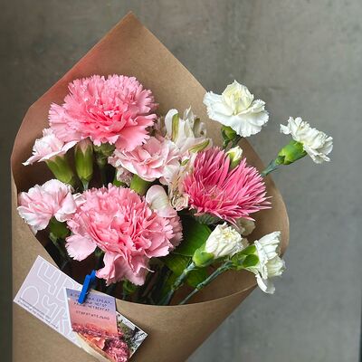 Один букет на цветочную подписку s в Не плачь, пей кофе по цене 3150 ₽