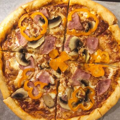 Пицца Ветчина и грибы в АРЦАХ по цене 589 ₽