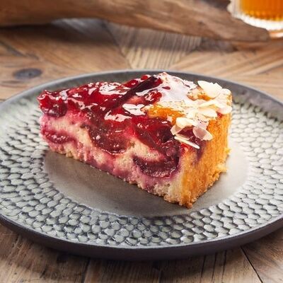 Пирог сливовый в Чача по цене 390 ₽