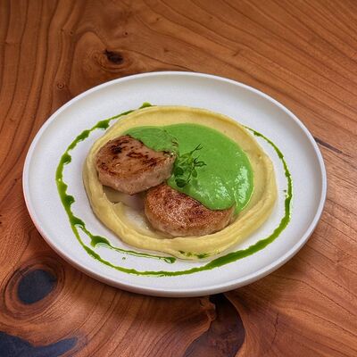 Куриные котлеты с пюре в Pandora по цене 780 ₽