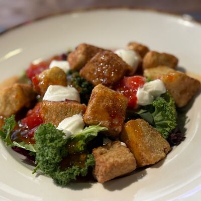 Баклажаны, жаренные с сыром и соусом чили в Пицца на дровах по цене 830 ₽