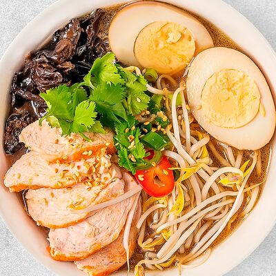 Рамен с курицей в Pho & Ramen Gastroport по цене 370 ₽