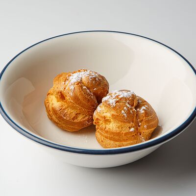 Профитроли, заварной крем в Avo kitchen & bar по цене 290 ₽