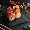 Ролл Филадельфия Lux с копченым лососем и крабом в Самурай SUSHI PREMIUM по цене 695