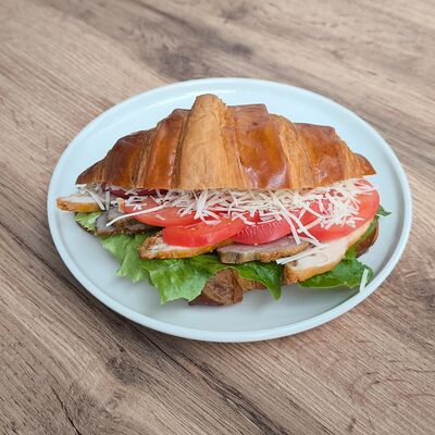 Круассан Цезарь в Панеттоле по цене 395 ₽