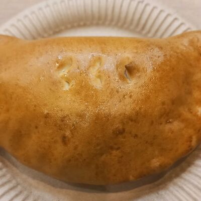 Закрытая пицца с крабовым мясом в Кондитерская-пекарня Смайлик по цене 105 ₽