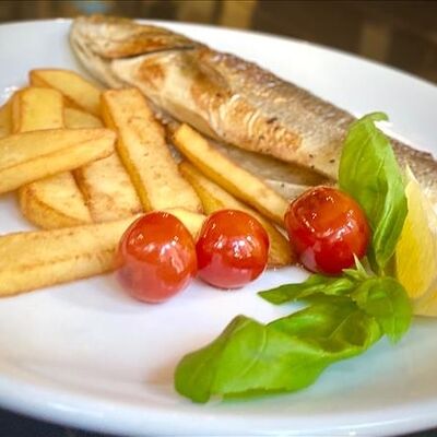 Сибас с отварным картофелем в Генрих и Генриетта по цене 820 ₽