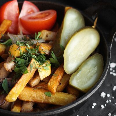 Жареный картофель со свининой в Блиныпицца по цене 610 ₽