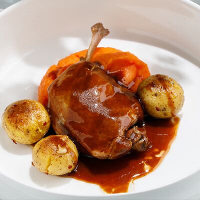 Утиная ножка с бэби картофелем в Мангал&Грузия по цене 1390 ₽