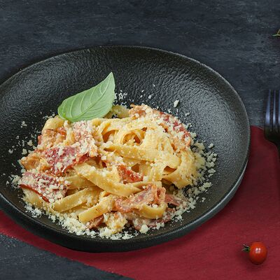 Паста карбонара в Четыре сыра итальянская кухня по цене 560 ₽