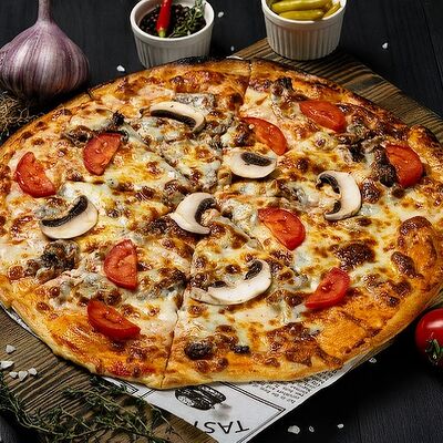 Пицца Курица с грибами в Шеф по цене 920 ₽