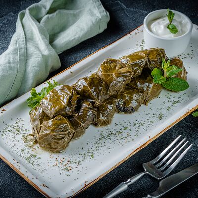 Долма из виноградных листьев в Ресторан Воробьёвы Горы PREMIUM по цене 897 ₽