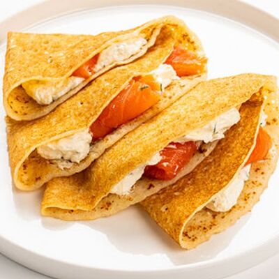 Блины с семгой и сыром Филадельфия 2 штв Томаго по цене 550 ₽