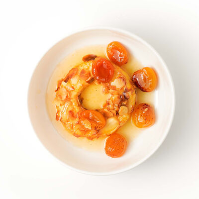 Сулугуни в корочке с вареньем в Saperavi Cafe по цене 496 ₽