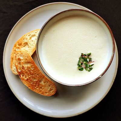 Сырный крем-суп с багетом в Rollup по цене 510 ₽