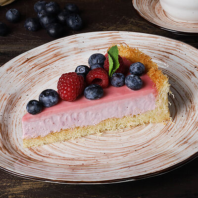 Тарт катаифи с лесными ягодами в PRO.Хинкали by Novikov по цене 690 ₽