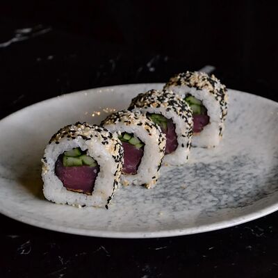 Большие Спайси роллы с тунцом в Нами по цене 1060 ₽