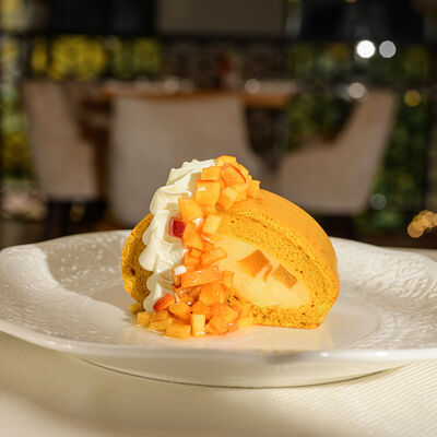 Японский рулет манго-персик-маракуя в River по цене 690 ₽